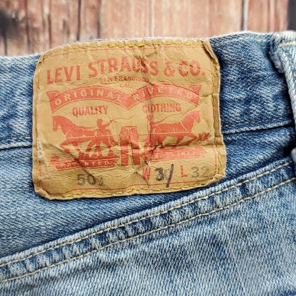 Levi's jean shorts - Picture 3 of 8
